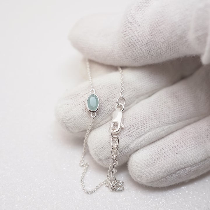 Armband med blå kristall Akvamarin i silver. Kristallarmband med mars månadssten Akvamarin.