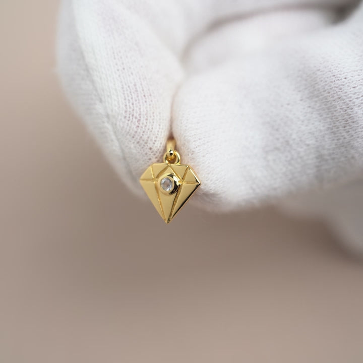 Guldsmycke med diamant berlock och Bergkristall. April månadssten smycke i guld med diamant design och Bergkristall.