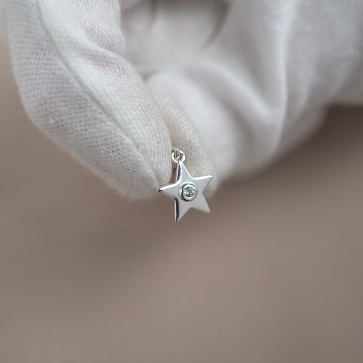 Stjärna smycke till halsband i silver och med Blå Topas kristall. Blå Topas berlock i  silver stjärna.
