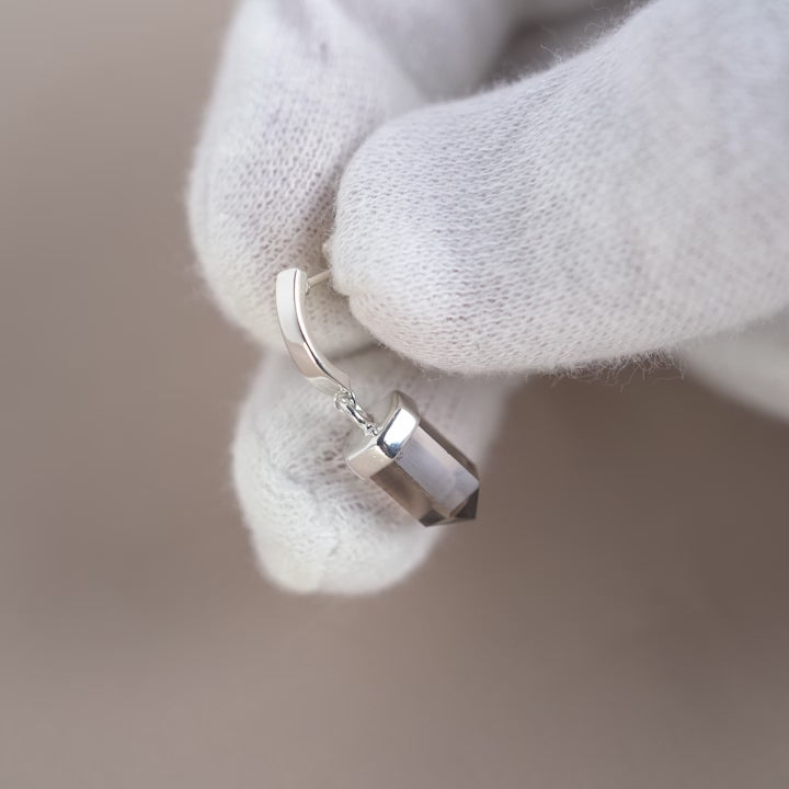 Rökkvarts spets örhängen i silver. Örhängen med kristall Rökkvarts som är en skyddande kristall.