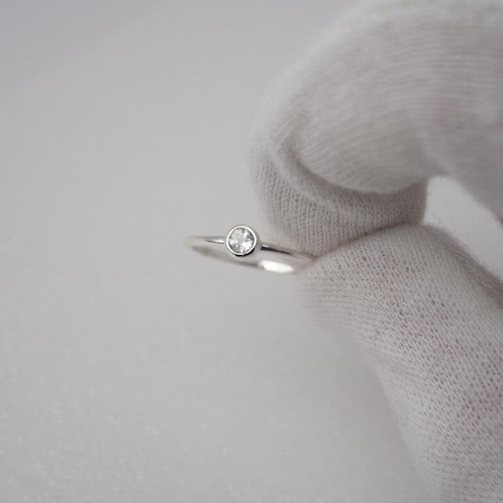 Kristallring med vit Topas kristall i silver. Ring med kristallen vit Topas i silver.