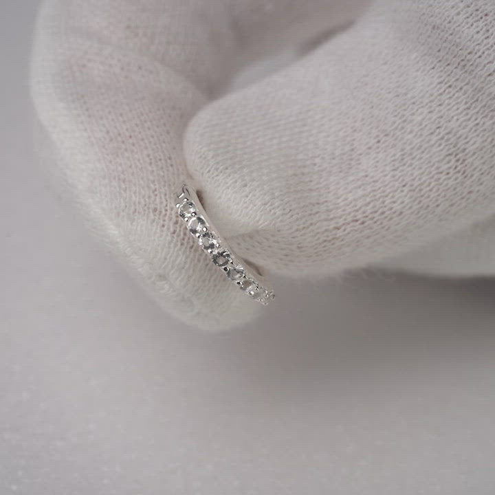 Örhängen med kristaller Vit Topas i sterling silver. Kristallörhängen med Vit Topas kristaller.