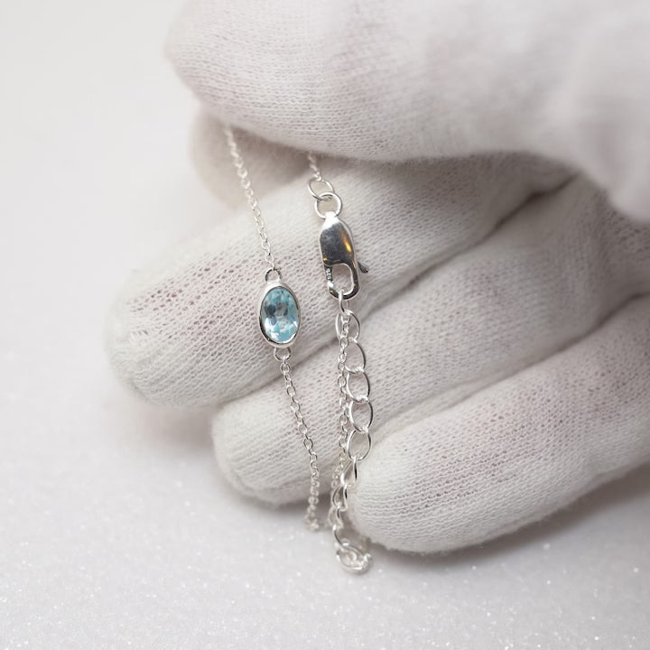 Stilrent silverarmband med kristall blå Topas.as. Armband med december månadssten blå 