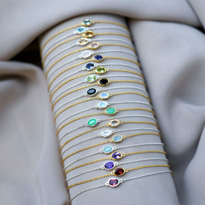 Armband med kristaller i silver och guld. Kristallarmband i stilren design och hög kvalité.