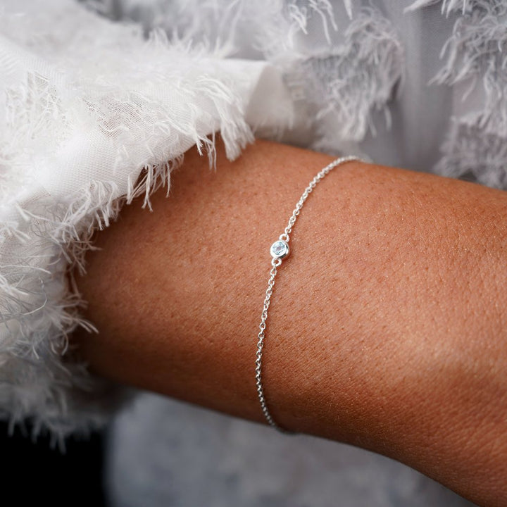 Smycke med blå Topas. Vackert armband med kristall Topas i silver.