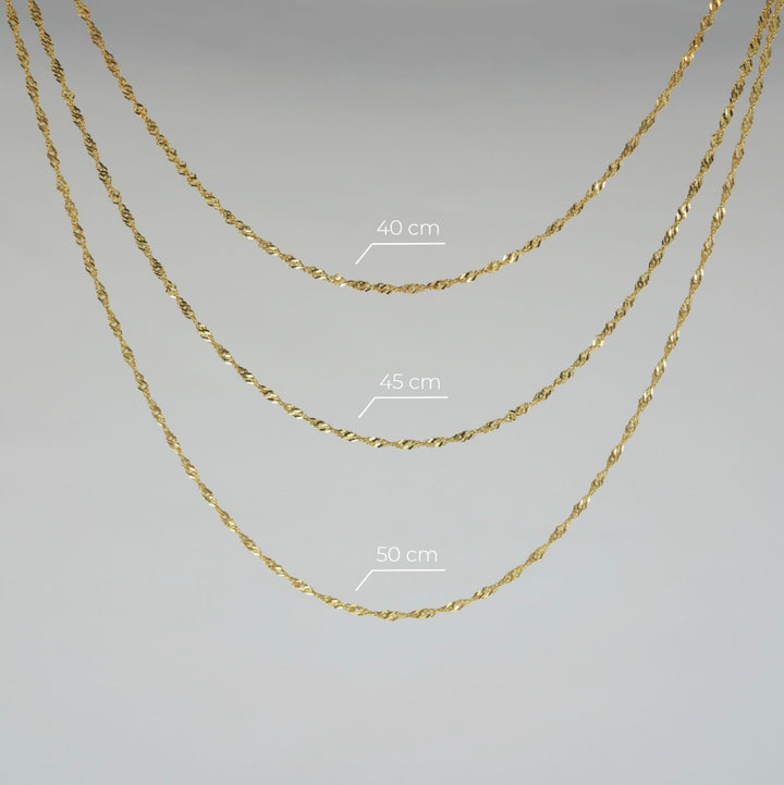 Guldkedjor i tre olika storlekar, 40cm, 45cm och 50cm. Singaporekedjor i guld hos CEILO Crystals