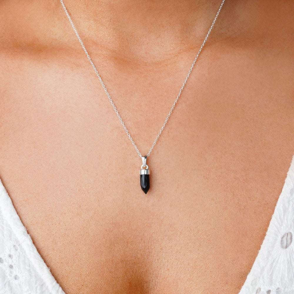 Minispets med Onyx i silver att bära som halsband. Kristallhalsband med svart sten Onyx.
