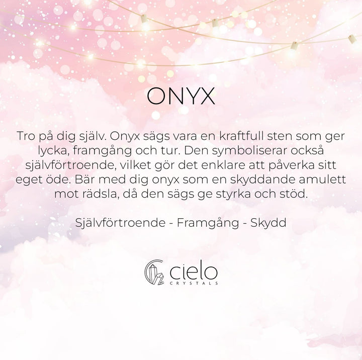 Onyx har egenskaper som sägs ge bättre självförtroende, framgång och skydd. Svart kristall Onyx som är månadssten för juli sägs ge lycka, framgång och tur.