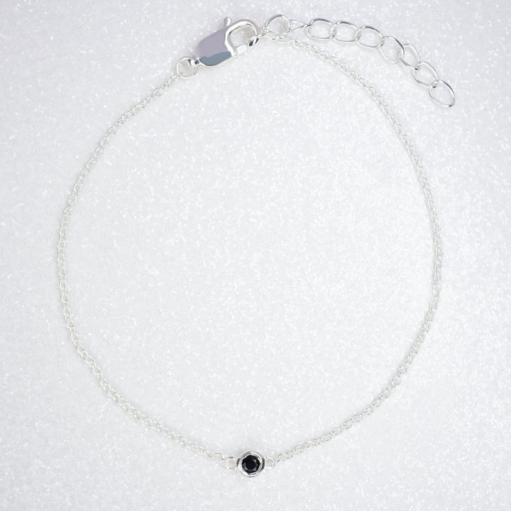 Armband med kristall Onyx som är en svart och vacker sten. Smycke med Onyx som armband.