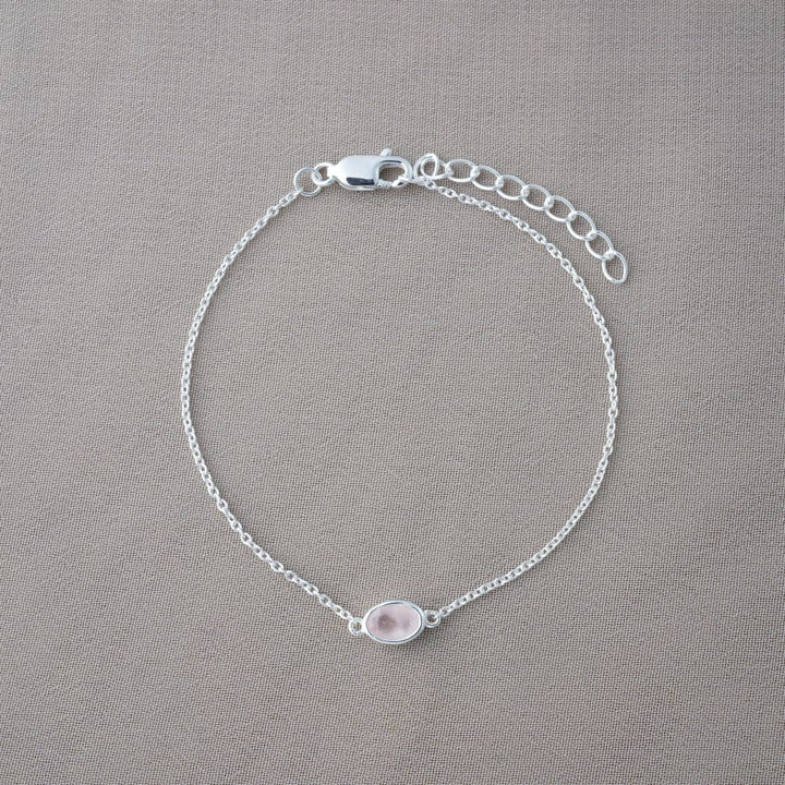 Kristallarmband med Rosenkvarts en rosa kristall som är oktober månadssten. Silverarmband med kärleks kristallen Rosenkvarts.