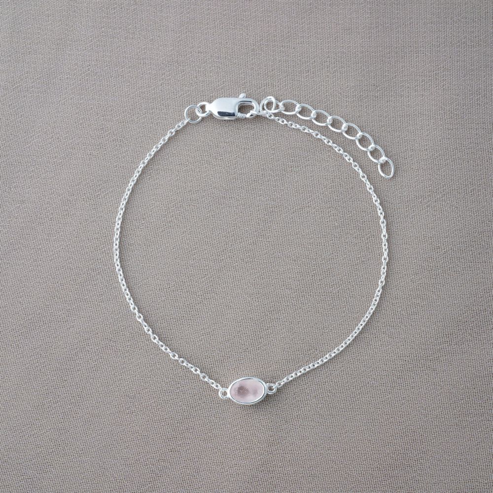 Kristallarmband med Rosenkvarts en rosa kristall som är oktober månadssten. Silverarmband med kärleks kristallen Rosenkvarts.