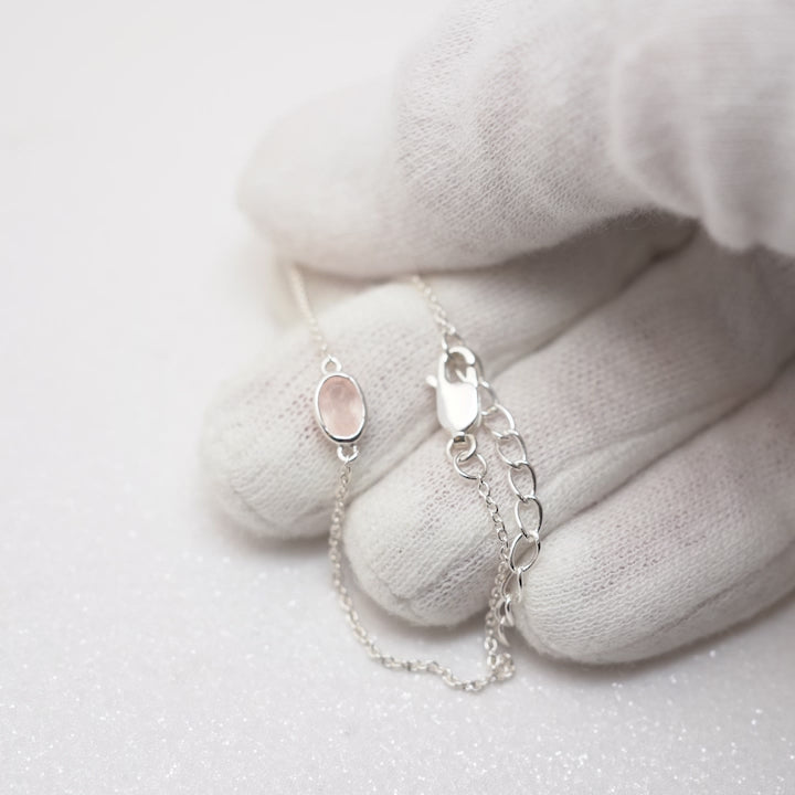 Rosenkvarts armband i silver. Armband med rosa kristall Rosenkvarts i silver
