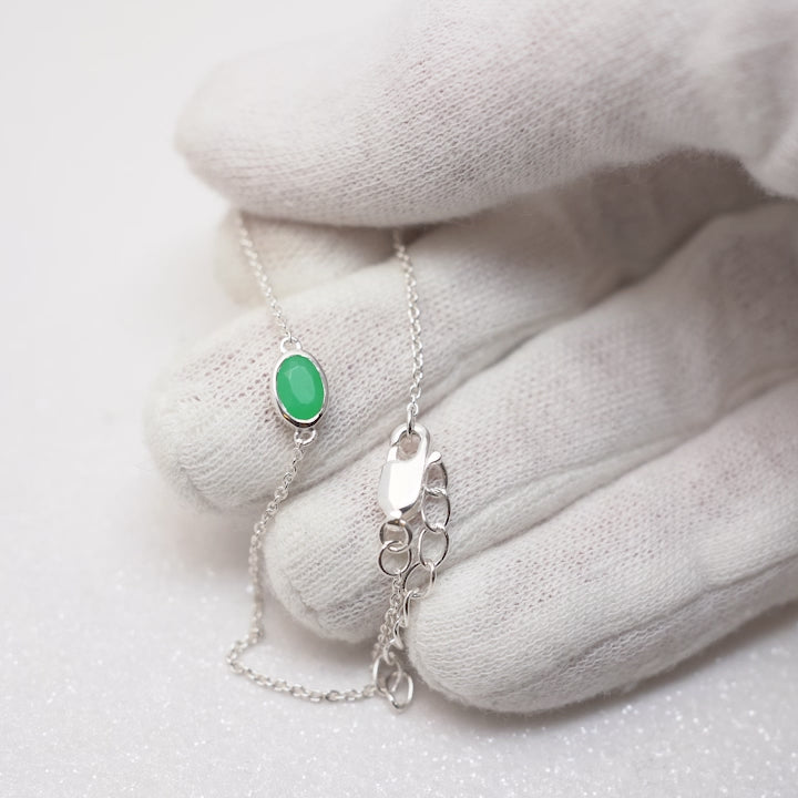 Silverarmband med maj månadssten Krysopras. Kristallarmband med grön kristall Krysopras.
